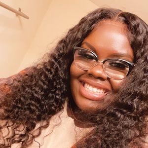 Meet your Posher, Ebony